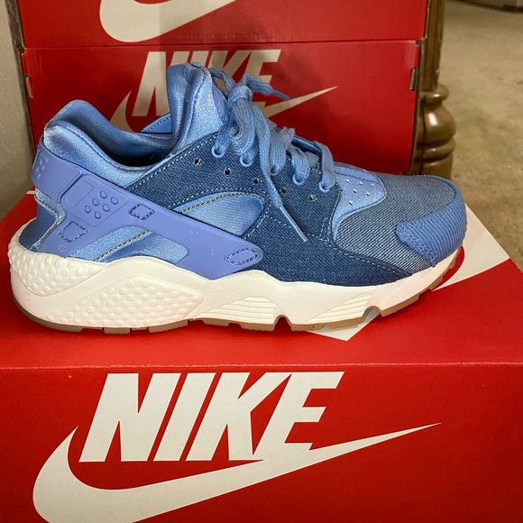Women’s Nike huarache - Picture 2 of 2